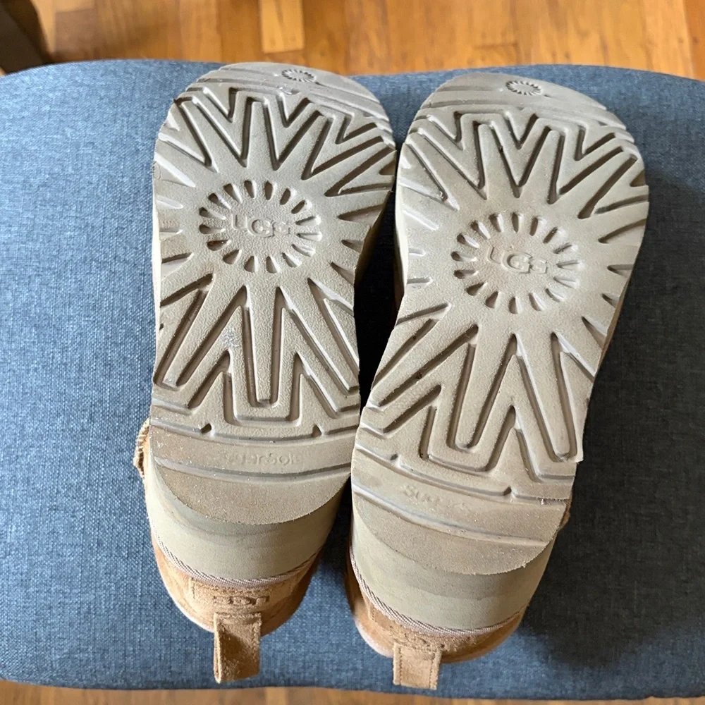 UGG Classic Ultra Mini Platform Boots Tan - Picture 5 of 9